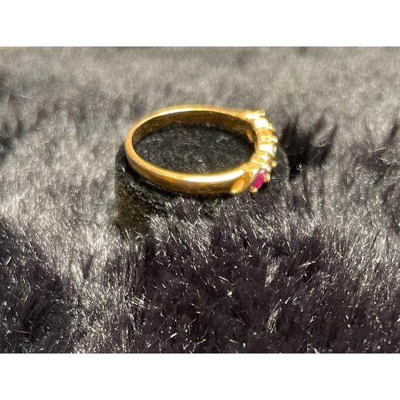 Goldtone Ring with pink and clear stones - Picture 3 of 4